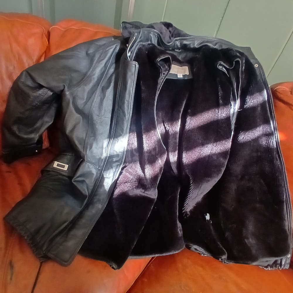 Leather jacket with a zippable fleece lining